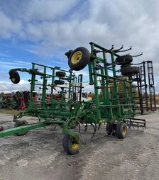 Культиватор John Deere 2210, 10,7 м, б/в, з котками