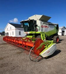 Зернозбиральний комбайн Claas Lexion 600 4WD, б/в