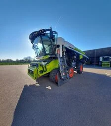 Зернозбиральний комбайн Claas Lexion 8800 TT, б/в