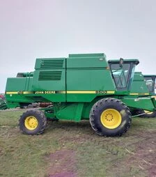 Зернозбиральний комбайн John Deere 9500, 2000 р.в. + жниварка зернова John Deere 922R, б/в