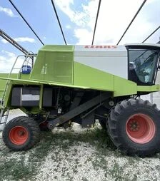 Зернозбиральний комбайн Claas Avero 240, 2010 р.в, 2900 м/год, б/в