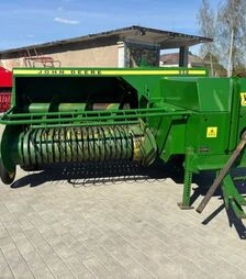 Прес-підбирач тюковий John Deere 332, б/в