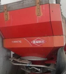 Розкидач мінеральних добрив навісний KUHN Axis 30.1, 2008 р.в, б/в
