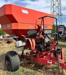 Розкидач мінеральних добрив KUHN AXIS 301 K, 2007 рв, б/в