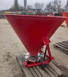 Разбрасыватель минеральных удобрений навесной Strumyk, 500 л