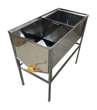 Стіл для розпечатування стільників 1 м, пластиковий кран (1601P)
