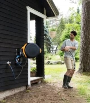 Настенный кронштейн для катушки шланга Fiskars XL, 130 мм (1027095)