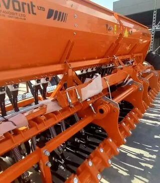 Сеялка зерновая Favorit СЗФ 3,600-06V с прикатывающими колесами