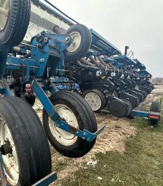 Сеялка пневматическая Kinze 3650, с маркерами, б/у