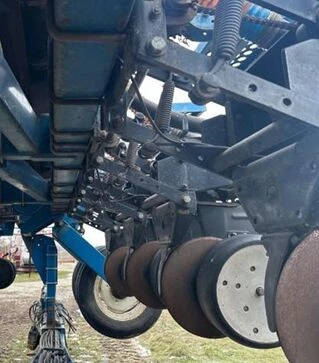 Сеялка пневматическая Kinze 3650, с маркерами, б/у