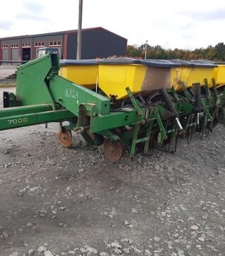 Сеялка механическая John Deere 7000 16-рядная, б/у
