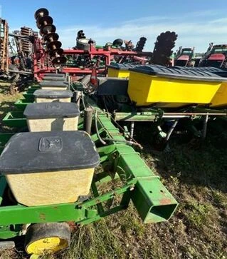 Сеялка механическая John Deere 7000 16-рядная, б/у