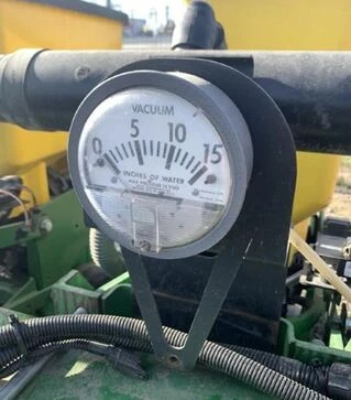 Сівалка вакуумна причіпна John Deere 1780 8-рядна, б/в