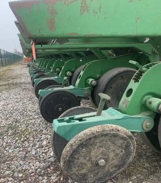 Сівалка вакуумна причіпна John Deere 1780 8-рядна, б/в