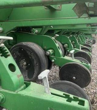 Сеялка прицепная John Deere 1780 8-рядная, б/у