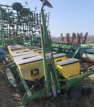 Сеялка пневматическая John Deere 1750 8-рядная, б/у