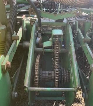 Сеялка пневматическая John Deere 1750 8-рядная, б/у