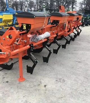 Сеялка пропашная навесная Favorit УПС-8 VESNA