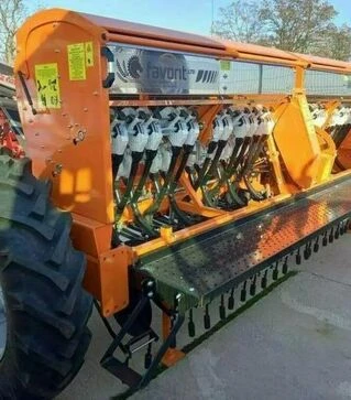 Сеялка зернотуковая Favorit СЗФ 3,600-V