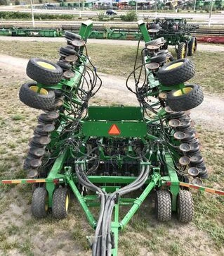 Посівний комплекс пневматичний John Deere 1890 + бункер 1910, 2011 р.в, б/в