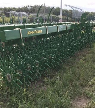 Борона ротаційна навісна John Deere 400, 4,5 м, диск &empty;520мм, б/в