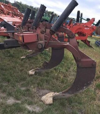 Глибокорозпушувач навісний Case IH 14, 6 лап, опорні колеса, б/в