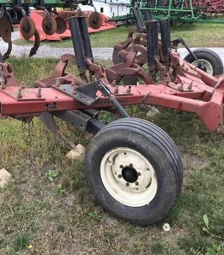 Глибокорозпушувач навісний Case IH 14, 6 лап, опорні колеса, б/в