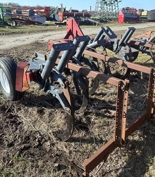 Глибокорозпушувач M&amp;W Earthmaster, 7 лап, опорні колеса, б/в