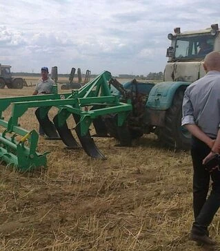 Глубокорыхлитель навесной БМЗ ГР-2,5 со шпоровым катком