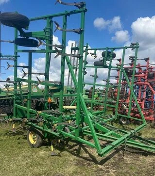 Культиватор John Deere 1000, 11,2 м, з пружинною бороною, б/в