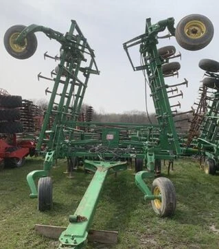 Культиватор John Deere 2210, ширина 10,7м, с катками, б/у