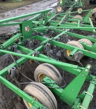 Культиватор John Deere 2210, ширина 10,7м, с катками, б/у
