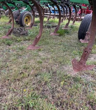 Культиватор John Deere 2210, 13,6 м, з пружинною бороною, б/в