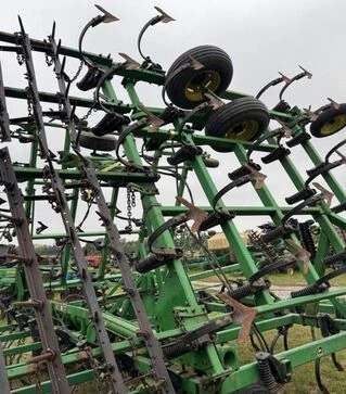 Культиватор John Deere 980, 11,2 м, с пальцевой бороной, б/у