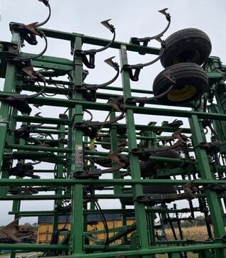 Культиватор John Deere 2210, 15,6 м, з пружинною бороною та котками, б/в
