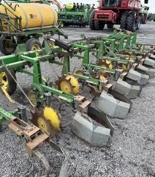 Культиватор просапний John Deere 825, б/в