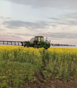 Опрыскиватель самоходный John Deere 4940, 2013 г.в., 3912 м/ч