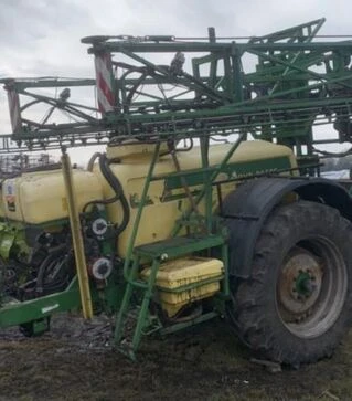Опрыскиватель прицепной John Deere 624 б/у