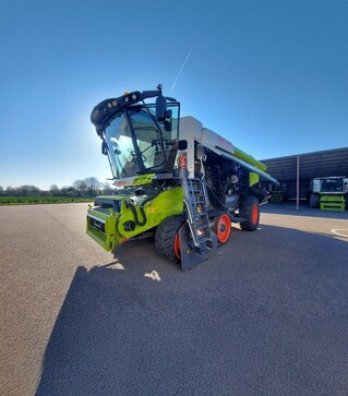 Зернозбиральний комбайн Claas Lexion 8800 TT, б/в