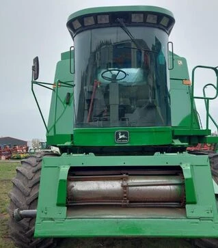 Зернозбиральний комбайн John Deere 9500, 2000 р.в. + жниварка зернова John Deere 922R, б/в