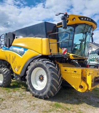 Зерноуборочный комбайн New Holland CR 9.80, 2015 г.в, 2255 м/ч, б/у
