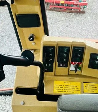 Зерноуборочный комбайн Dronningborg D9000, 2000 г.в, 5000 м/ч, б/у