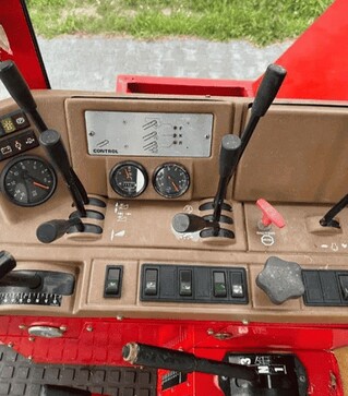 Зерноуборочный комбайн Massey Ferguson 27 XP, 1990 г.в, 5000 м/ч, б/у