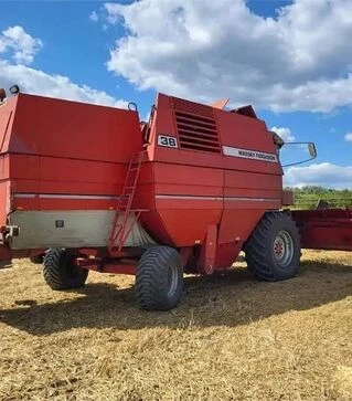 Зерноуборочный комбайн Massey Ferguson MF38, 1994 г.в, 4000 м/ч, б/у