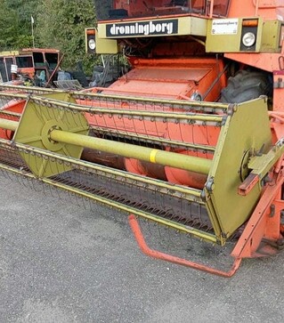Зерноуборочный комбайн Dronningborg D7000, 1986 г.в, 5000 м/ч, б/у