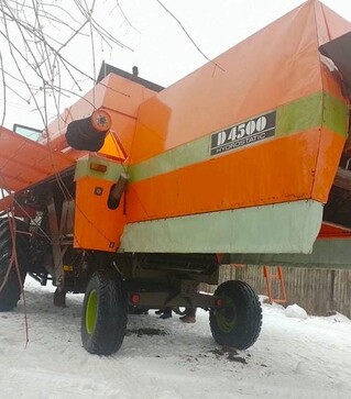 Зернозбиральний комбайн Dronningborg D4500, 1986 р.в., 5000 м/год, б/в