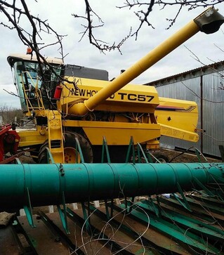 Зерноуборочный комбайн New Holland TC 57, 1997 г.в, 2826 м/ч, б/у