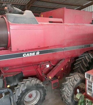 Зерноуборочный комбайн Case IH 2388, 2002 г.в, 3883 м/ч, б/у