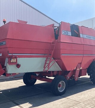 Зерноуборочный комбайн Massey Ferguson 30, 1998 г.в, 3000 м/ч, б/у