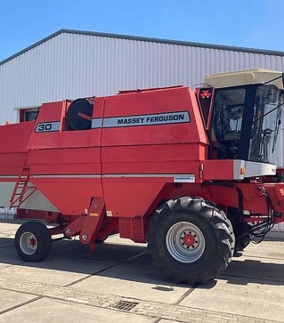 Зерноуборочный комбайн Massey Ferguson 30, 1998 г.в, 3000 м/ч, б/у